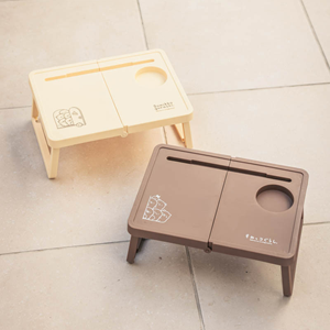すみっコぐらし」から持ち運びやすい折りたたみミニテーブルが登場