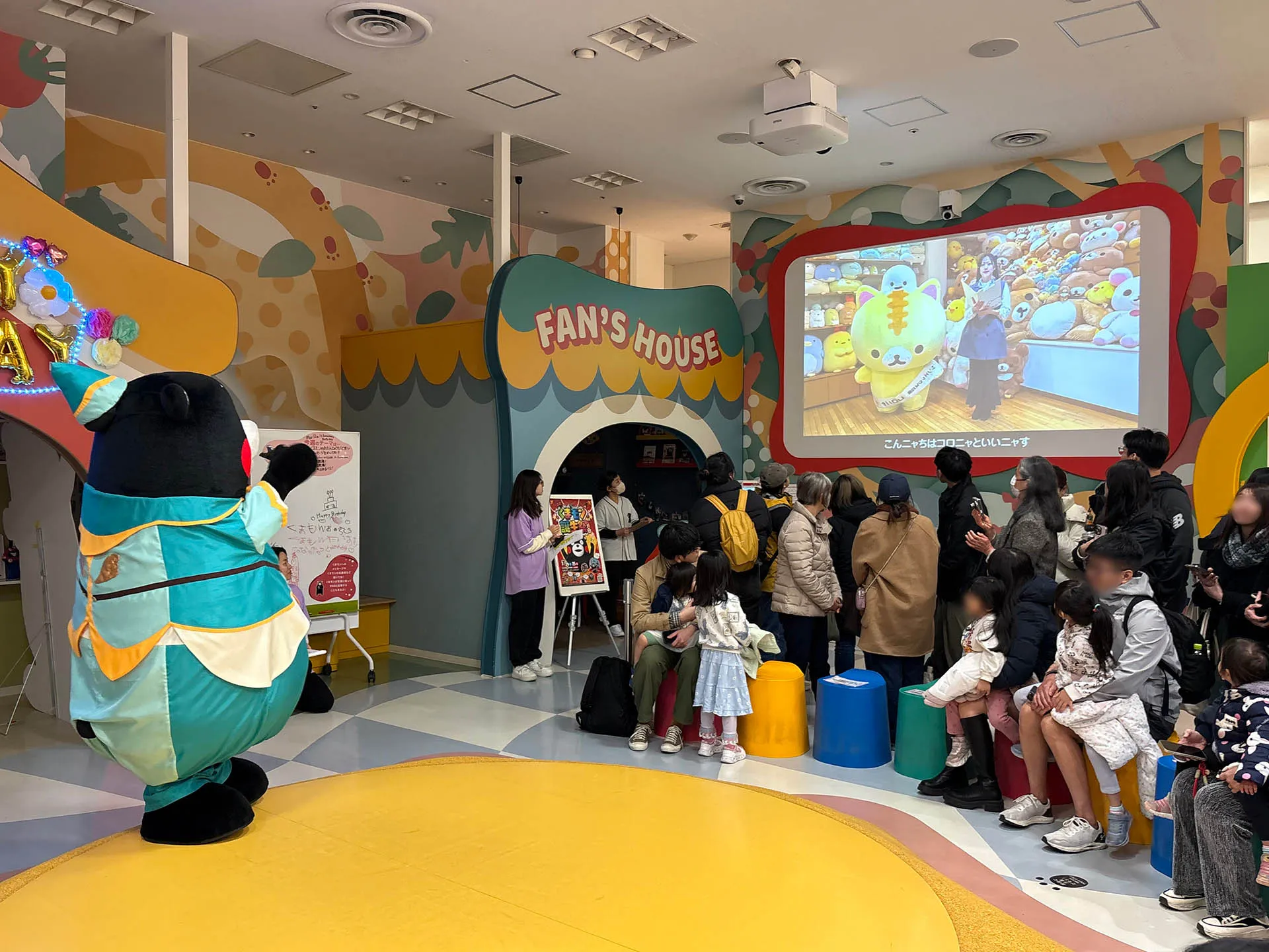 くまモン誕生日イベントにコロニャがメッセージを送りニャした!